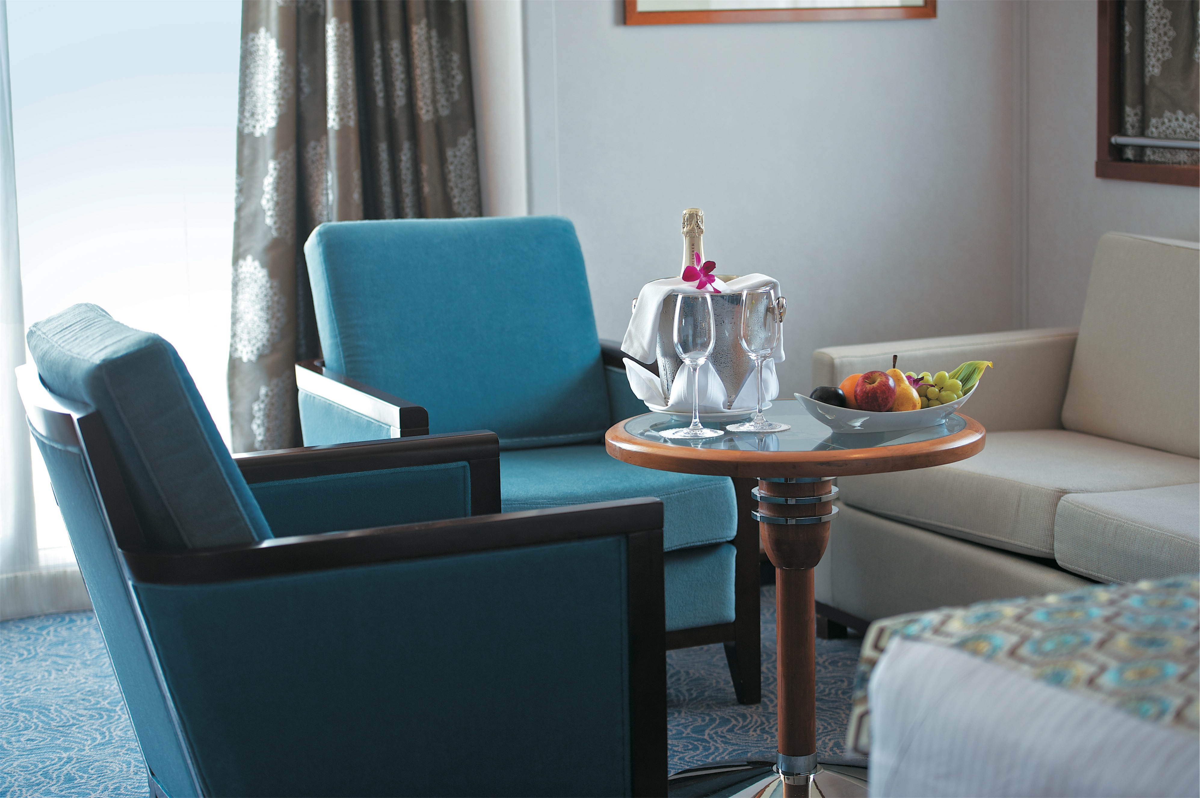 Paul Gauguin MS Paul Gauguin Accommodation Grand Suite 2.jpg